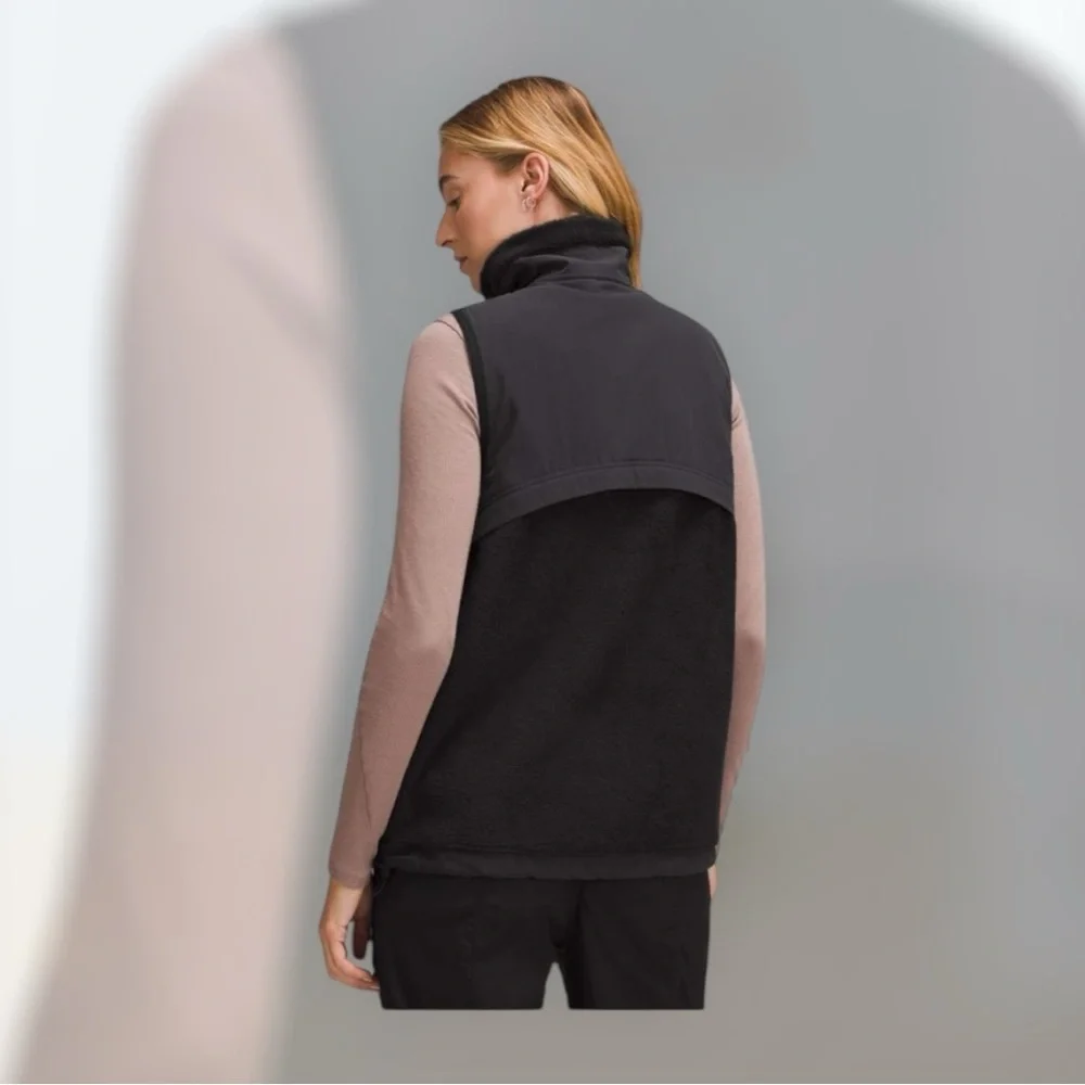 Lululemon Cinch-Hem Fleece Vest
Black / Super Dark - Picture 6 of 10